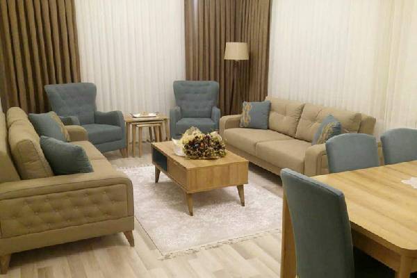 مکمل رنگ نسکافه ای در دکوراسیون ترکیب نسکافه ای با رنگ طوسی روشن