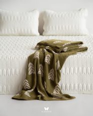 شال پارچه ای مبل سبز زیتونی