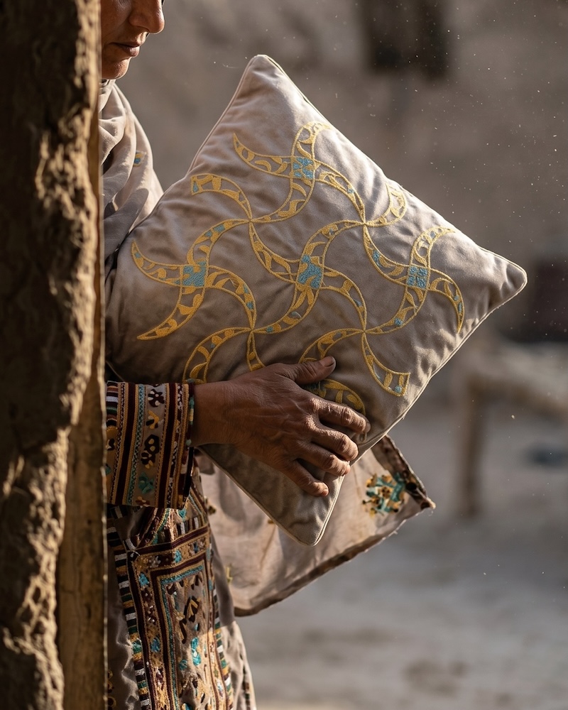 کاور کوسن سوزندوزی طوسی مدل هامون کالکشن باد و رنگ